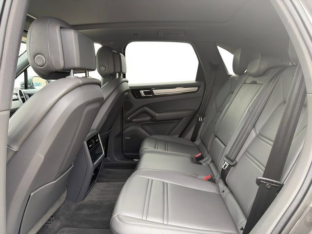 Used 2020 Porsche Cayenne AWD/4WD image 18