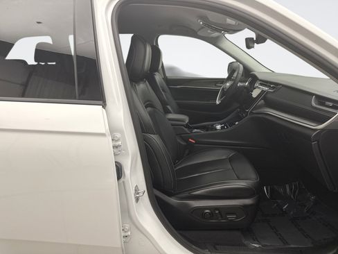 Used 2023 Jeep Grand Cherokee Limited image 17