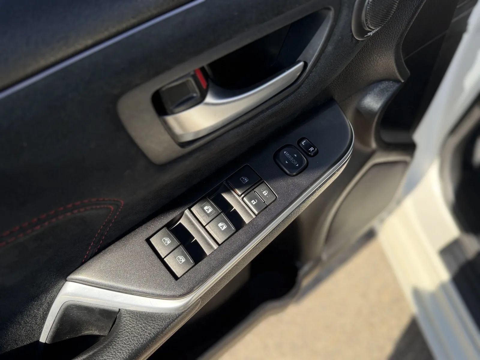 Used 2015 Toyota Camry XSE FWD image 23