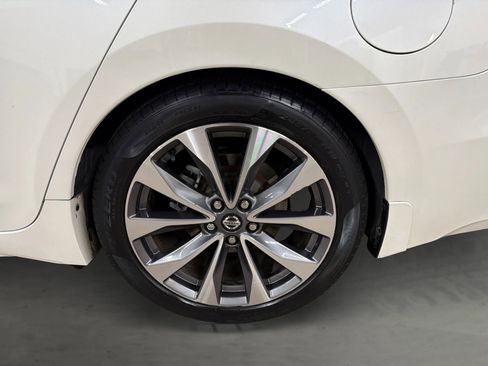 Used 2019 Nissan Maxima Platinum w/ Sport Mat Group FWD image 16