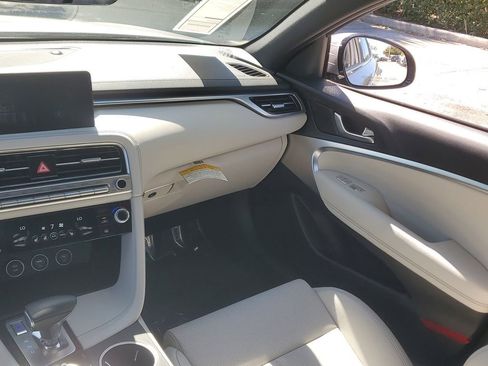 Used 2025 Genesis G70 2.5T image 22