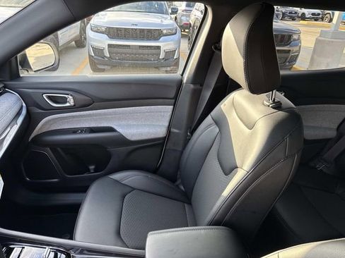 New 2026 Jeep Compass Latitude image 8