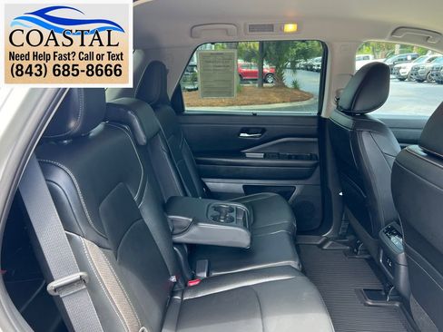 Used 2025 Nissan Pathfinder SL FWD image 22
