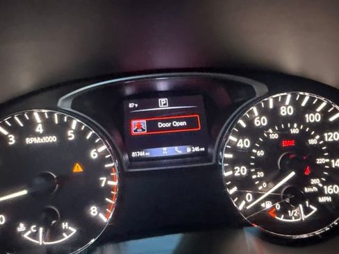 Used 2020 Nissan Pathfinder SL FWD image 1