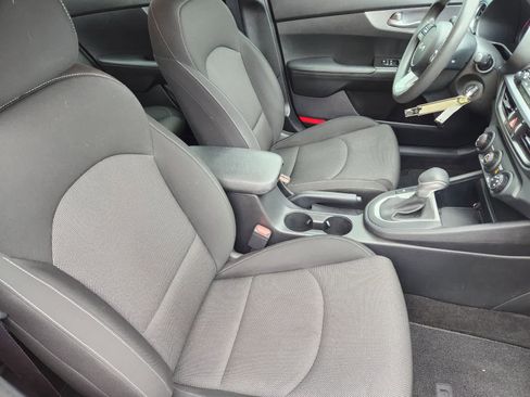 Certified 2022 Kia Forte LXS w/ LXS Technology Package FWD image 12