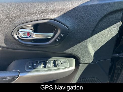 Used 2019 Jeep Cherokee Limited image 10