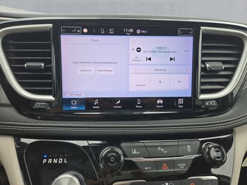 Used 2023 Chrysler Pacifica Touring-L FWD image 16