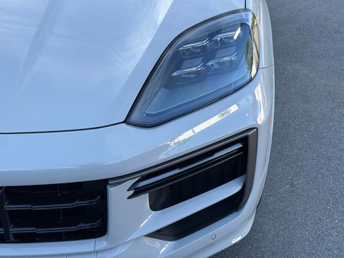 New 2026 Porsche Cayenne Turbo AWD/4WD image 11