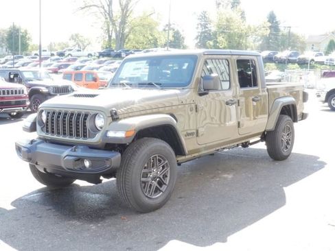 Used 2025 Jeep Gladiator Sport AWD/4WD image 5