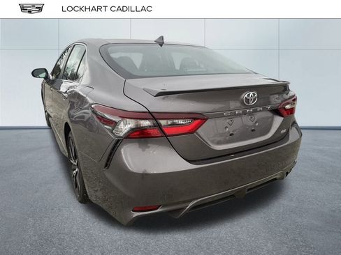 Used 2024 Toyota Camry SE image 11