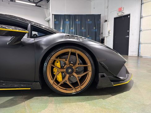 Used 2018 Lamborghini Huracan AWD/4WD image 11