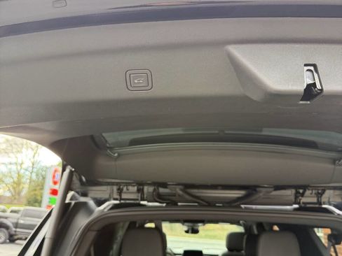 Used 2024 Chevrolet Suburban High Country image 10