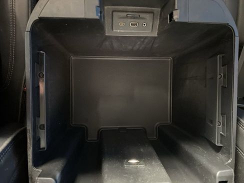 Used 2022 Chevrolet Silverado 1500 High Country w/ Technology Package image 10