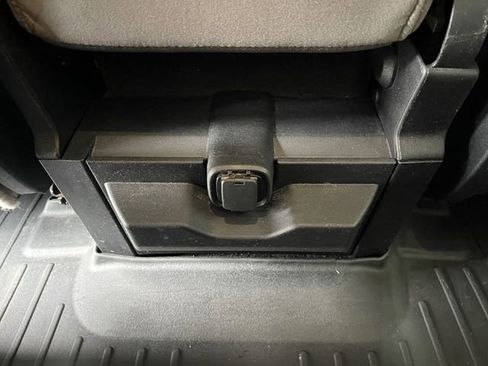 Used 2016 Ford F150 XLT AWD/4WD image 21