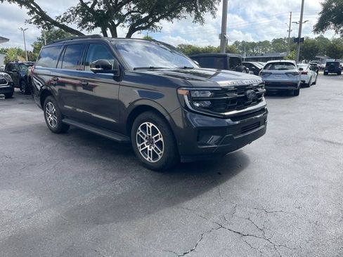 Used 2025 Ford Expedition Active AWD/4WD image 9