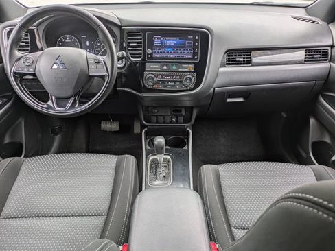 Used 2018 Mitsubishi Outlander LE AWD/4WD image 16