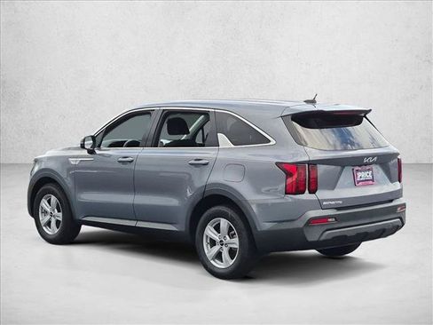 Used 2023 Kia Sorento LX FWD image 8