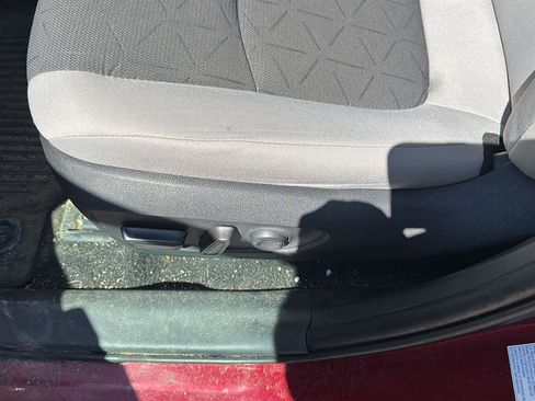 Used 2020 Toyota RAV4 XLE w/ Convenience Package image 17