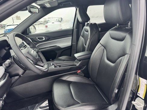 Used 2024 Jeep Compass Latitude image 12