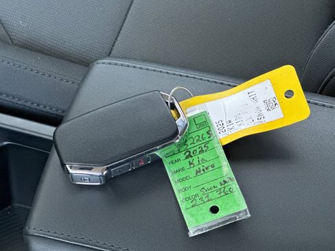 Certified 2025 Kia Niro LX FWD image 30