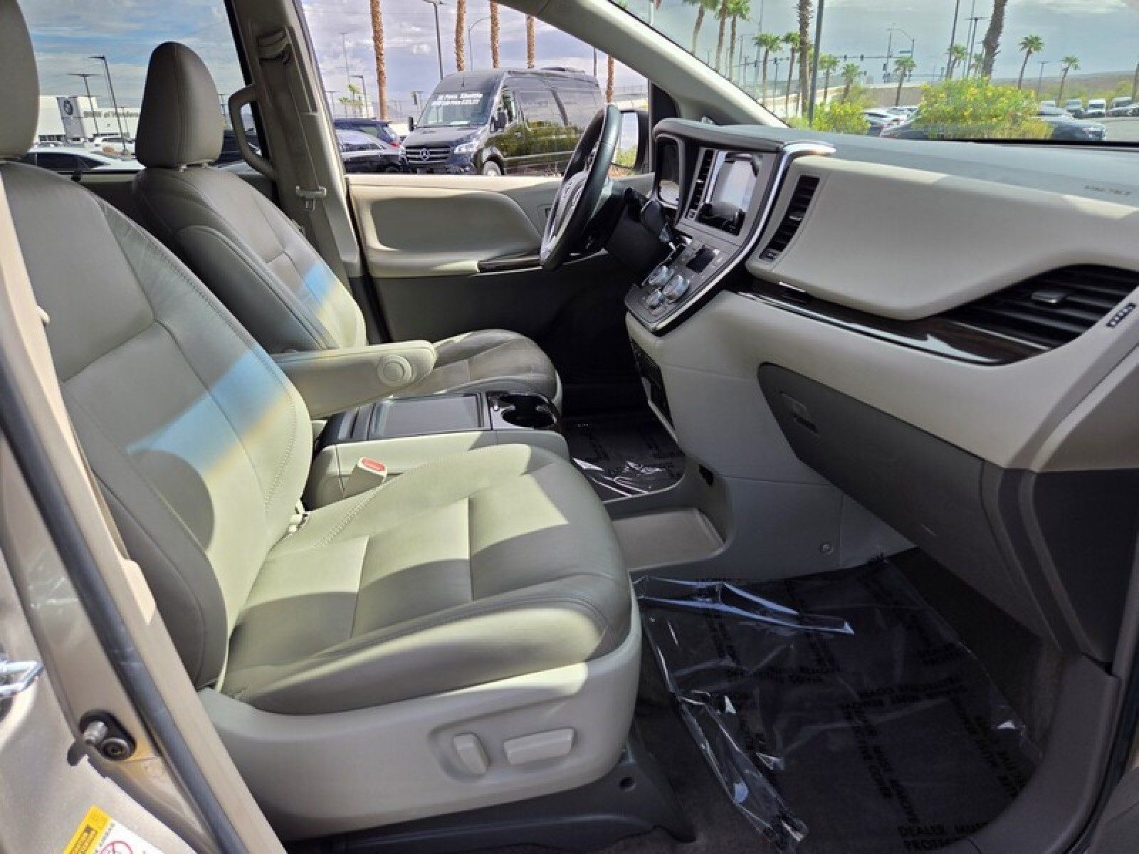 Used 2017 Toyota Sienna XLE Premium FWD image 21