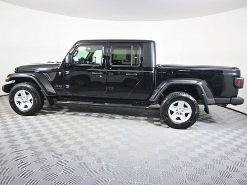 Used 2022 Jeep Gladiator Sport image 3