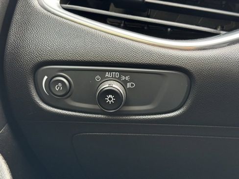 Used 2017 Chevrolet Malibu Hybrid image 28