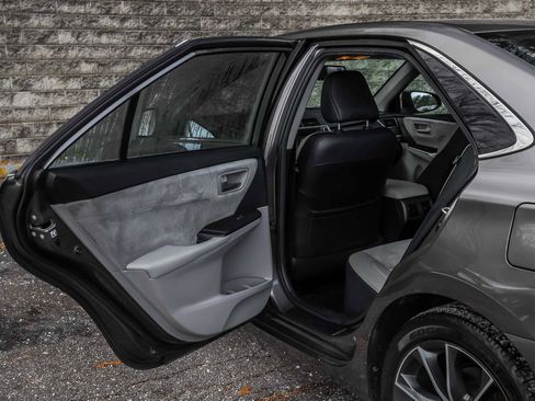 Used 2015 Toyota Camry XSE image 20