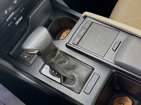 Used 2020 Lexus ES 350 Ultra Luxury w/ Accessory Package 2 FWD image 21