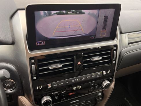 Used 2023 Lexus GX 460 Luxury w/ Sport Design Package AWD/4WD image 16