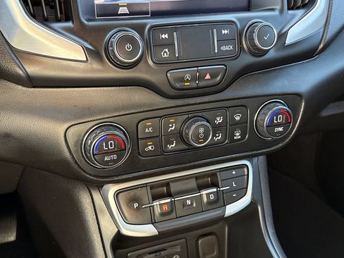 Used 2022 GMC Terrain SLT FWD image 27