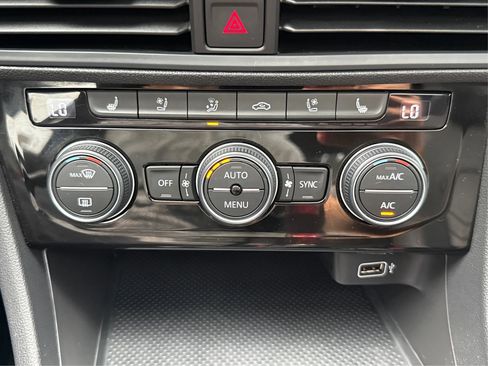 Used 2019 Volkswagen Jetta GLI Autobahn FWD image 33