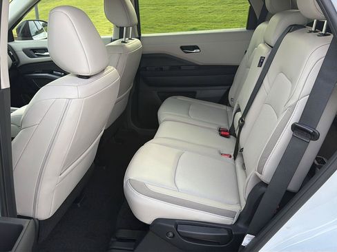New 2026 Nissan Pathfinder SL FWD image 11
