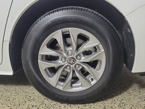 Used 2026 Toyota Sienna XLE FWD image 8