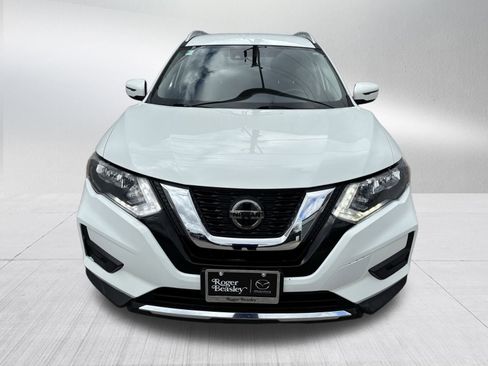 Used 2020 Nissan Rogue SV image 2