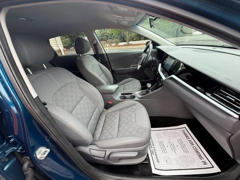 Used 2020 Kia Niro LX FWD image 19