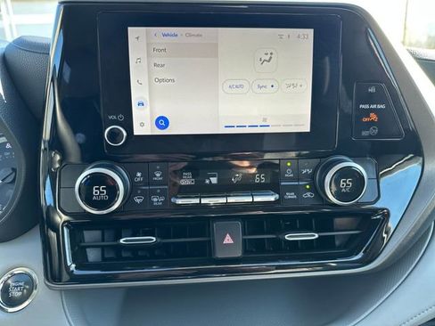 Used 2023 Toyota Highlander LE image 24