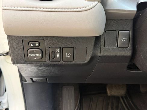 Used 2018 Toyota RAV4 XLE w/ Convenience Package AWD/4WD image 7