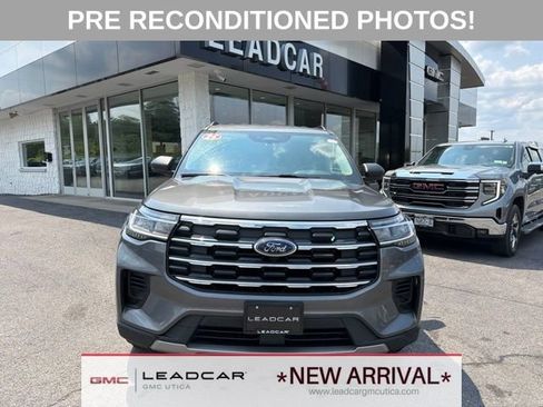 Used 2025 Ford Explorer Active AWD/4WD image 8