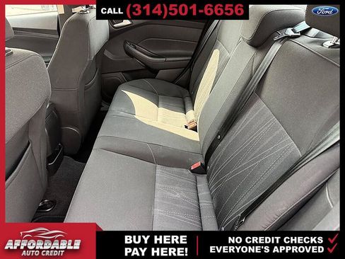 Used 2015 Ford Focus SE FWD image 11