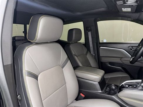 Used 2024 Chevrolet Colorado ZR2 w/ ZR2 Convenience Package III image 26