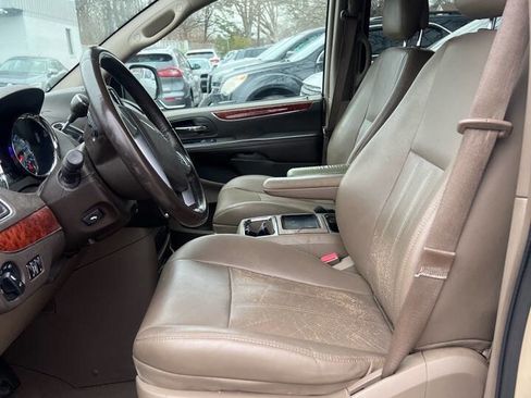 Used 2012 Chrysler Town & Country Touring-L w/ Entertainment Group #2 image 11