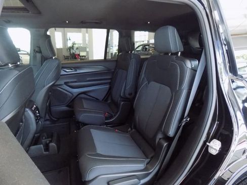 Used 2025 Jeep Grand Cherokee L Laredo RWD image 23