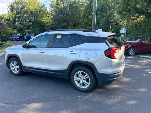 Used 2022 GMC Terrain SLE w/ Driver Convenience Package FWD image 7
