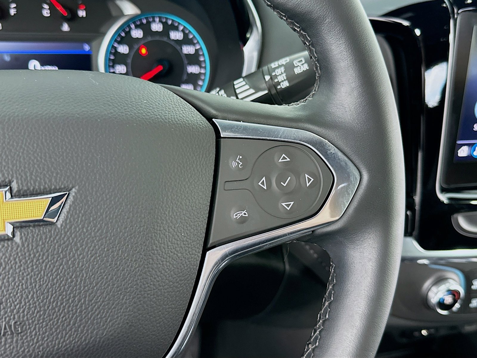 Used 2023 Chevrolet Traverse LT FWD image 15