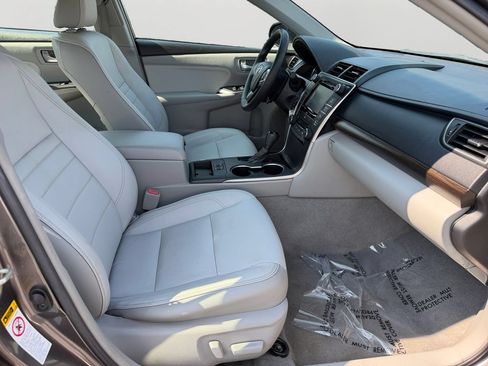 Used 2017 Toyota Camry XLE FWD image 8