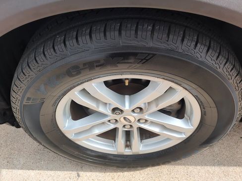 Used 2021 Ford Explorer XLT w/ Equipment Group 202A image 25