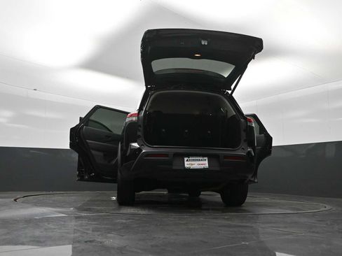 Used 2025 Nissan Pathfinder SV AWD/4WD image 30