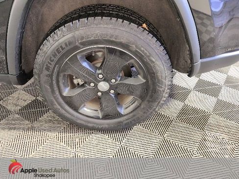 Used 2012 Jeep Grand Cherokee Laredo image 47