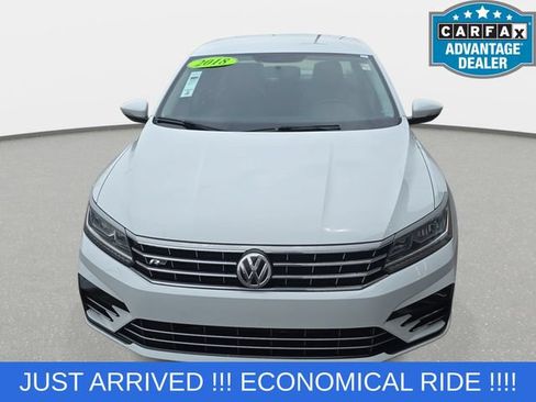 Used 2018 Volkswagen Passat 2.0T R-Line w/ R-Line Lighting Package FWD image 2